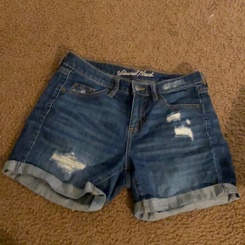 Universal thread size 0 mid rise boyfriend short